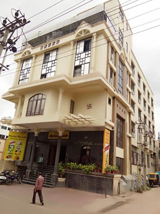 Hotel Vyshak International Mysore Luaran gambar