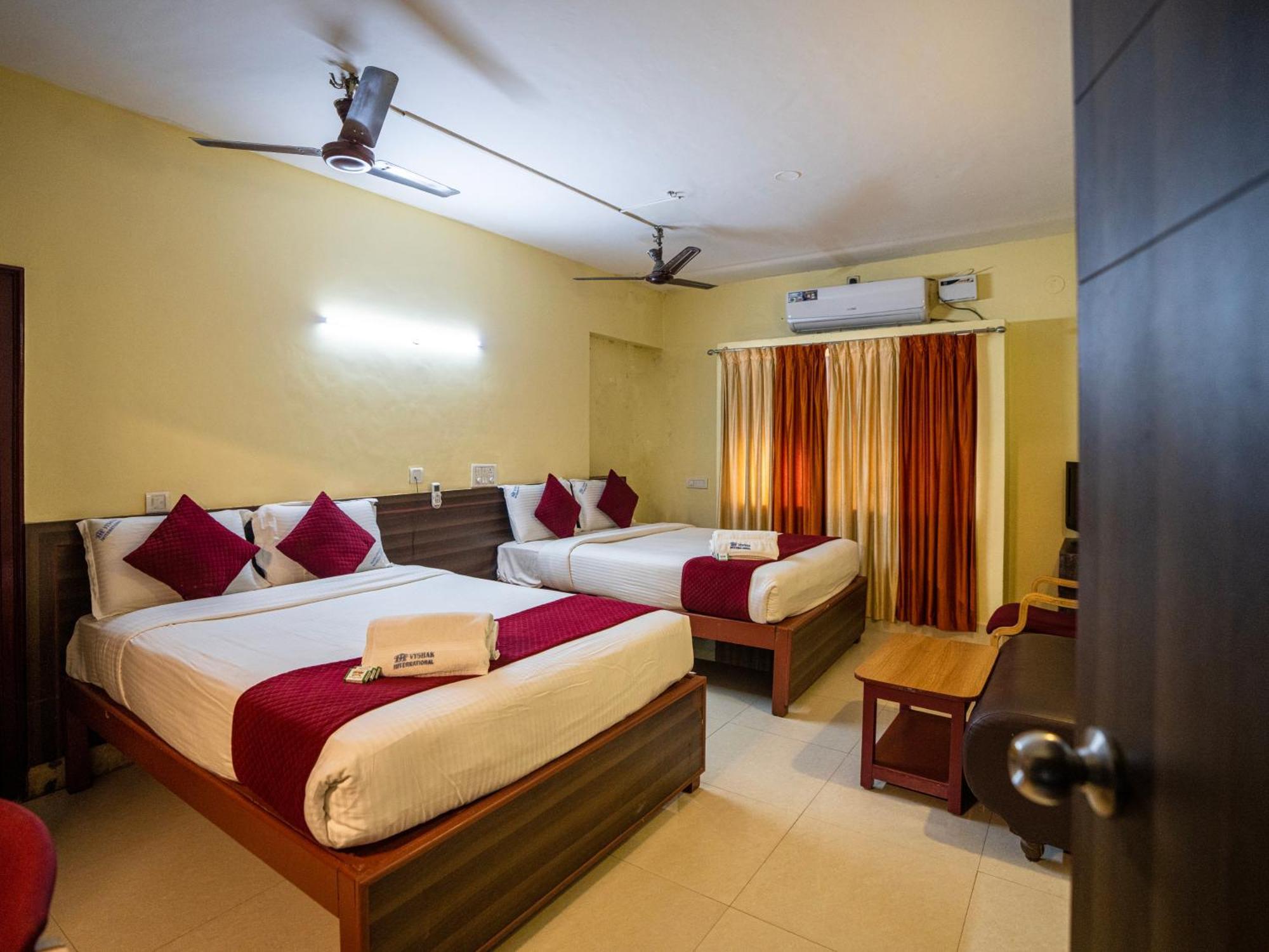 Hotel Vyshak International Mysore Luaran gambar